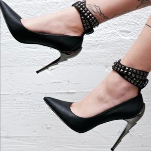 Demonia Voltage Chrome Bolt Heel size 9